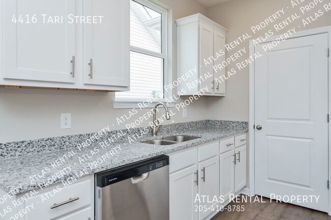 Building Photo - 4416 Tari St