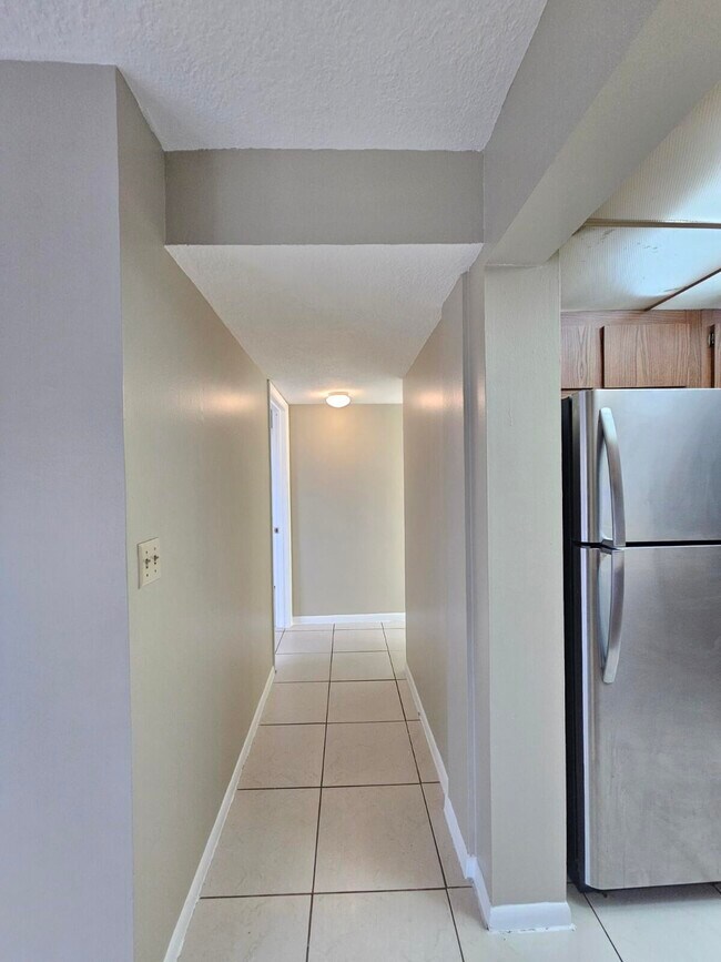 Building Photo - 1950 N Congress Ave