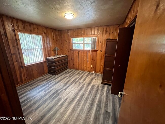 Building Photo - 1406 S 14th St