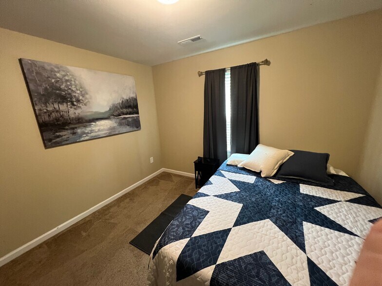 Building Photo - 1813 Alyssum Pl