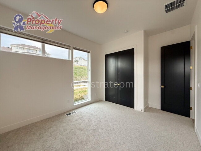 Building Photo - 3024 E Parulo Dr