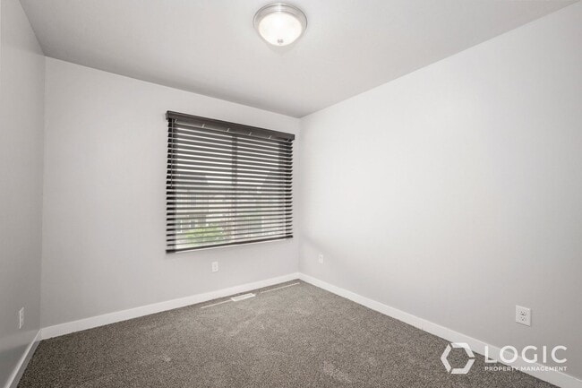 Building Photo - 1733 W 10 S