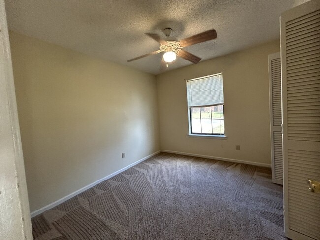 Building Photo - Home For Rent