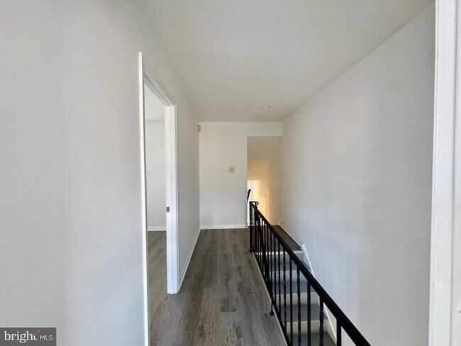 Building Photo - 1136 Mt Vernon St