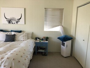 Building Photo - 4 Bedroom Townhome in Hawks Ridge