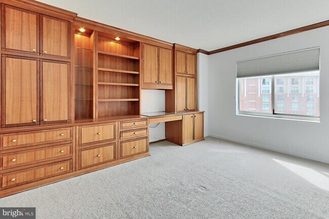 Building Photo - 2121 Jamieson Ave