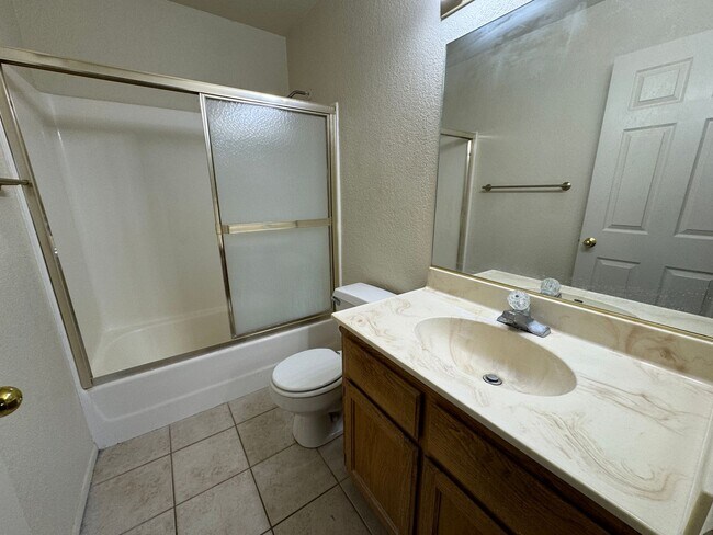 Building Photo - 2BR Condo w/Marina and Dock-Gated Waterfront Complex