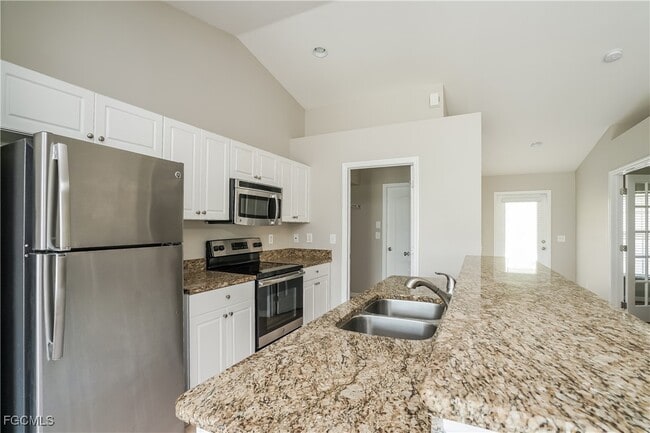 Building Photo - 769 Gaylord Ave S