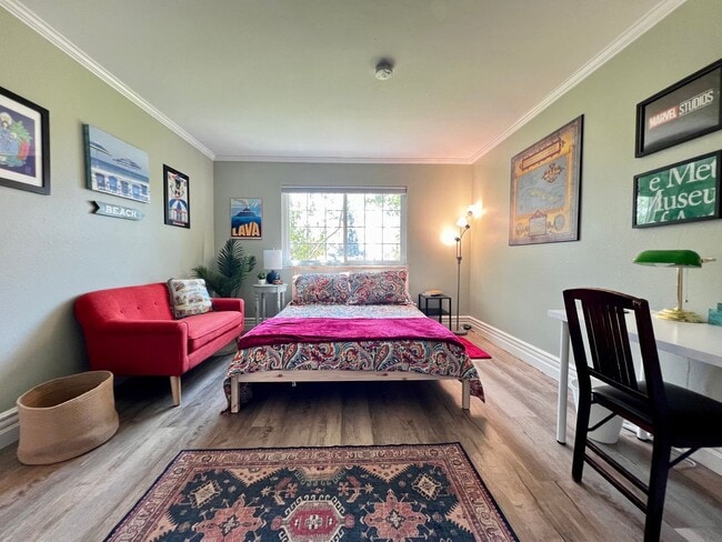 Building Photo - Beautiful 4 bedroom 2 bath House, with man...