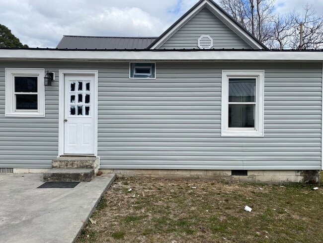 Building Photo - 1198 SE Dockery Ln