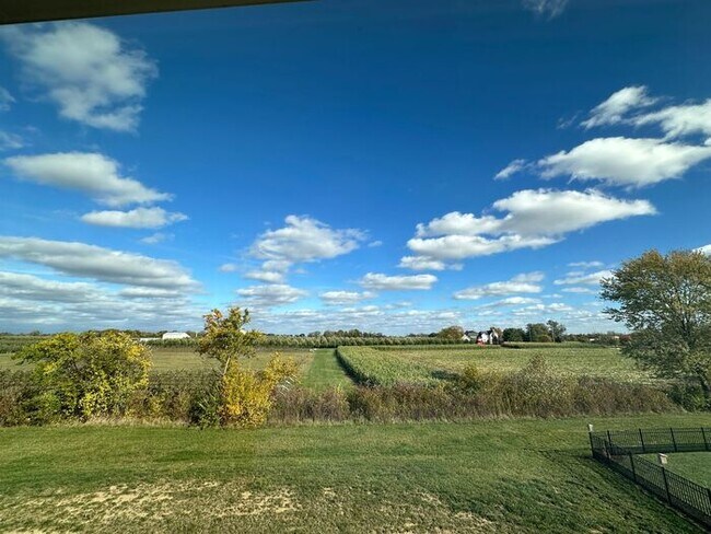 Building Photo - 113 Hunter's Rdg Dr