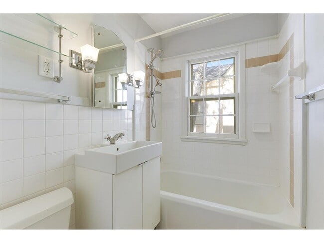 Building Photo - 4020 Ewing Ave S