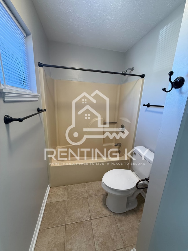 Building Photo - 124-126 Nave Pl