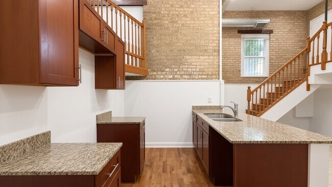 Building Photo - 2042 W Touhy Ave