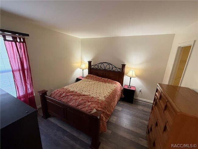 Building Photo - 943 SE Mayo Dr