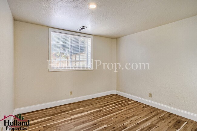 Building Photo - Charming 3-Bedroom Home in Highly Walkable Milwaukie Neighborhood!