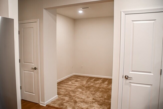 Building Photo - 2 Winslow Ln