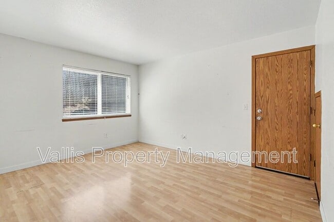 Building Photo - 5262 Springcrest Dr S