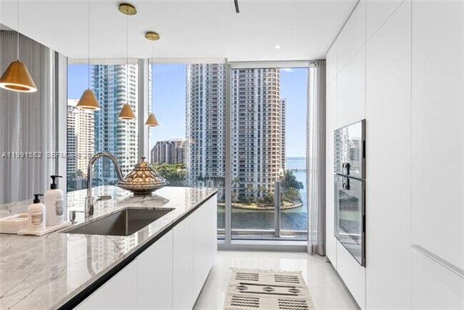 Building Photo - 300 Biscayne Blvd Way