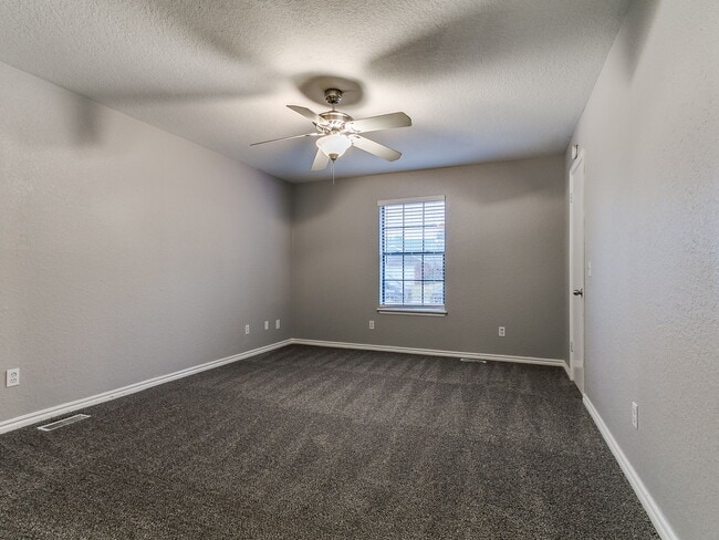 Building Photo - 205 N Rockypoint Dr