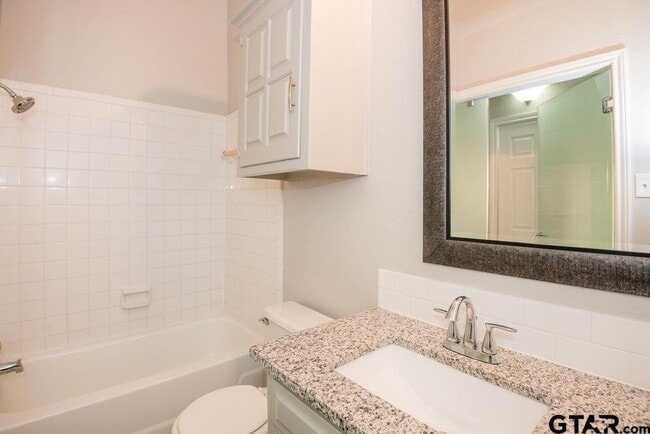 Building Photo - 5911 Hollytree Dr