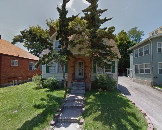 Primary Photo - Charming 3 bed | 2 bath home in the heart ...