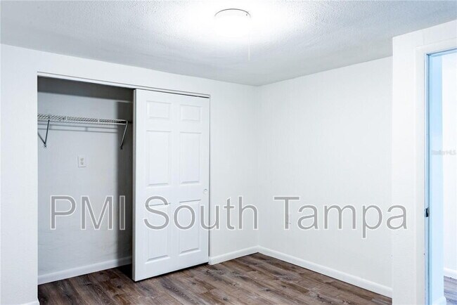 Building Photo - 3402 W Van Buren Dr