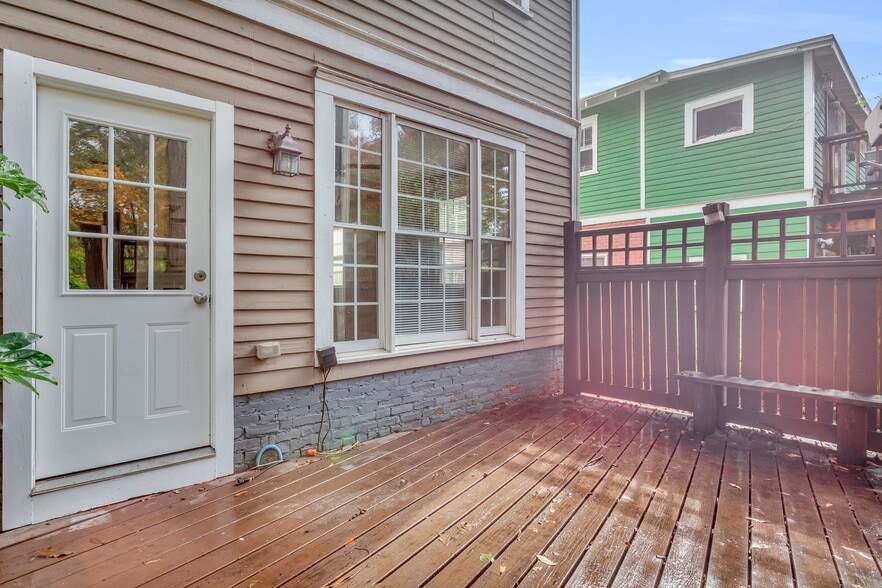 unit entry - 1046 Tilden St NW