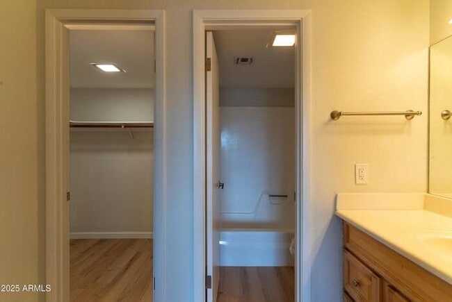 Building Photo - 4150 E Cactus Rd