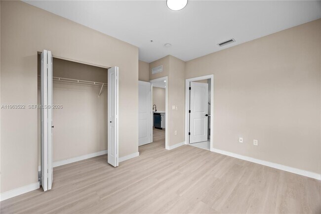 Building Photo - 630 NE 166th St