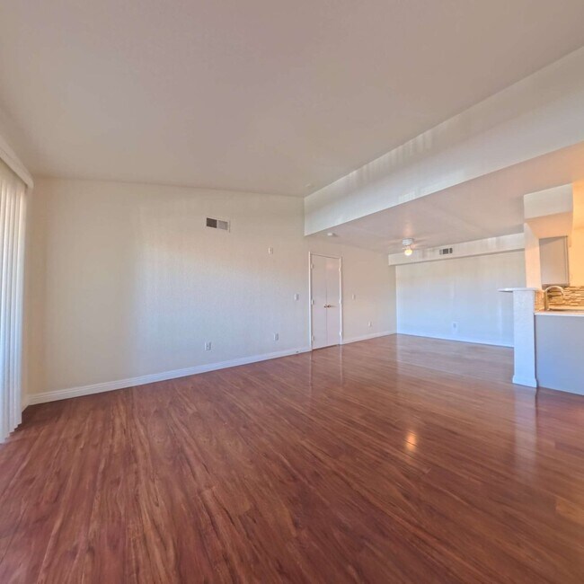 Building Photo - 2nd Level Specious One Bedroom Condo at Copper Sands!