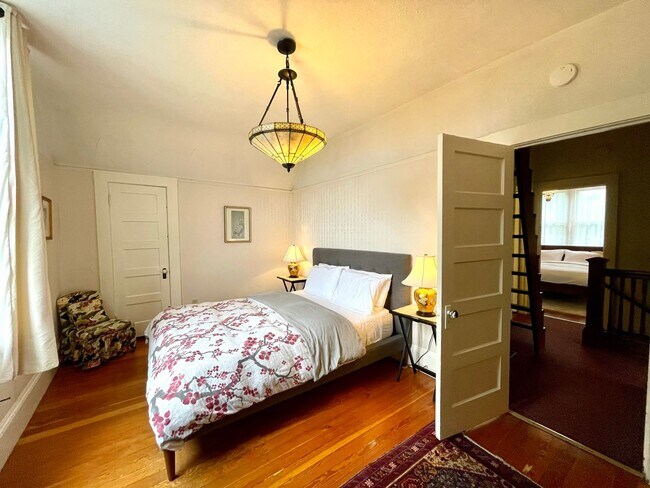 Building Photo - Pacific Grove Historical 3 Bed 2 Bath