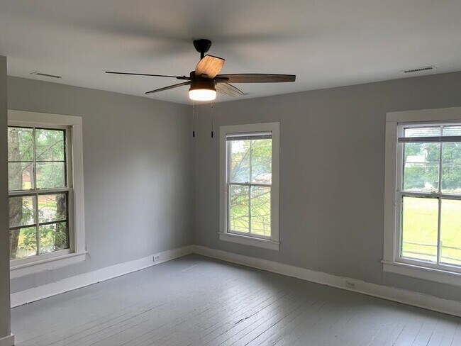 Building Photo - 3963 Oakleys Ln