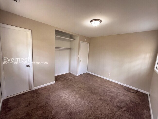 Building Photo - 208 Von Dale Dr