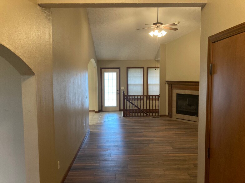 Building Photo - 502 Pepper Hill Dr
