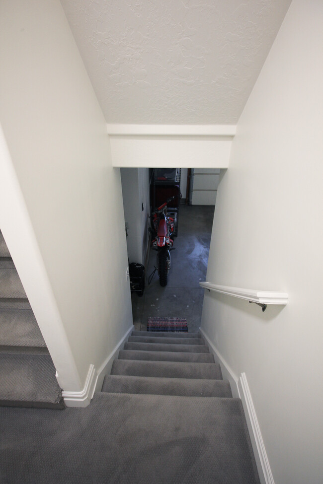 Building Photo - 625 E 200 S