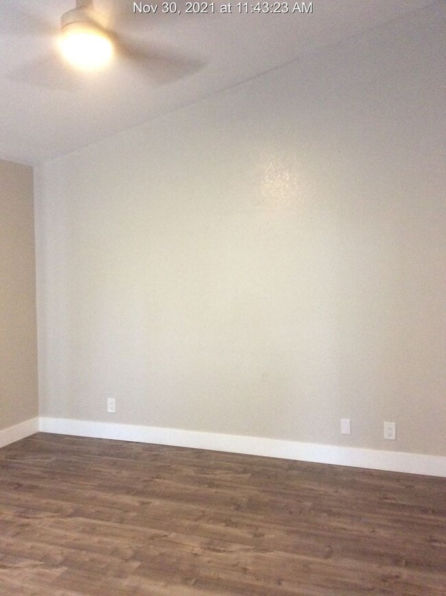 Building Photo - Comfortable Living in a Well-Sized 2-Bed, 2-Bath Home