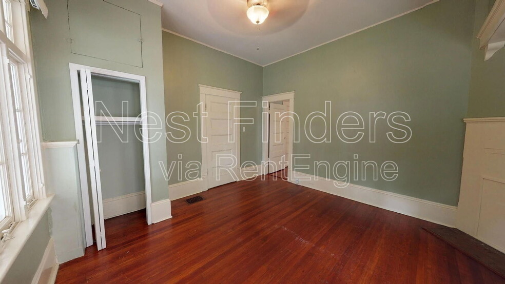 Building Photo - 2145 Oak St