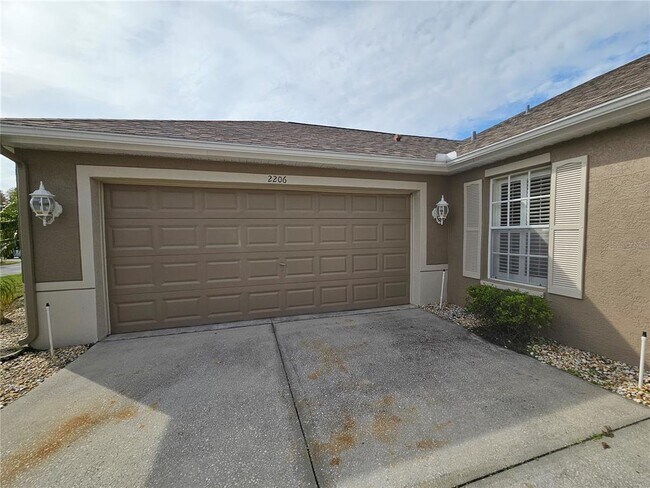 Building Photo - 2206 N Creek Ct