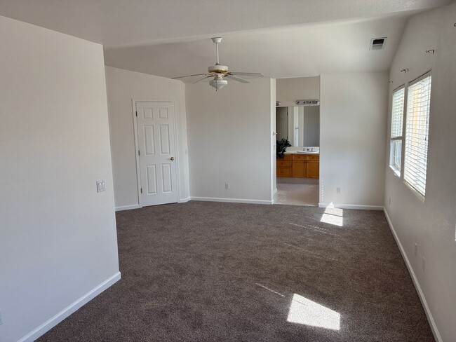 Building Photo - 5122 Mesa Verde Dr