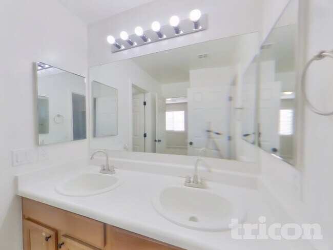 Building Photo - 24401 N Lost Dutchman Way