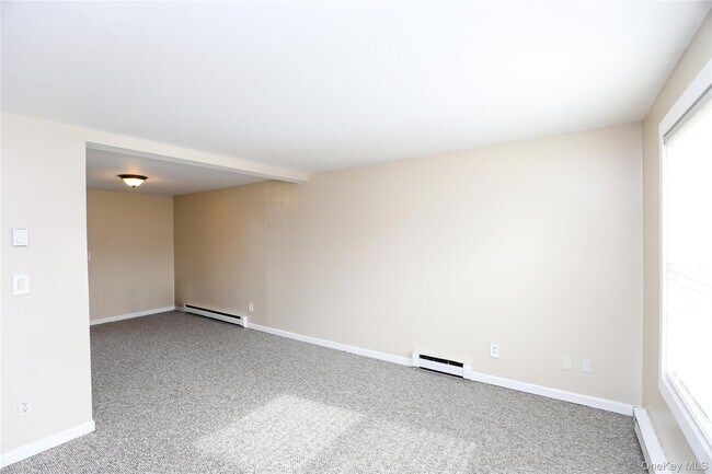 Building Photo - 120 Hinsdale St