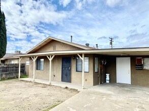 Building Photo - Explore this property in Delano - Flexible...