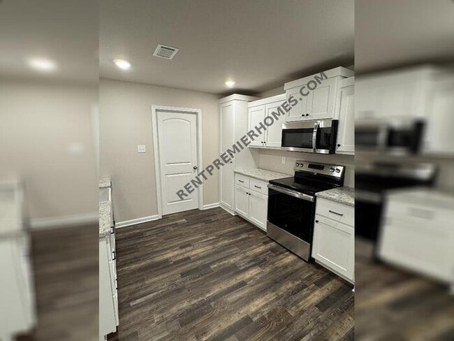 Building Photo - 18 Edward Dr