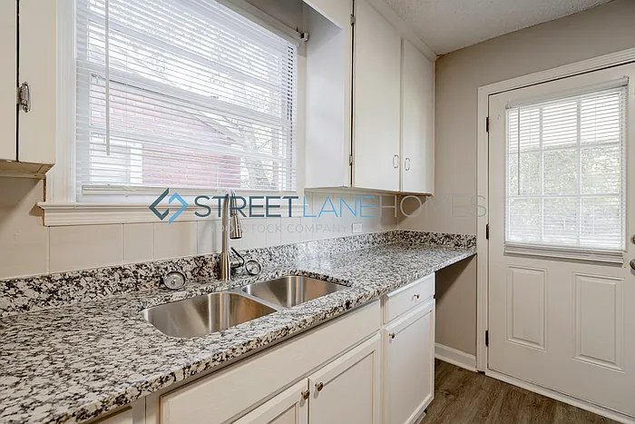 Building Photo - 2210 Corning Rd