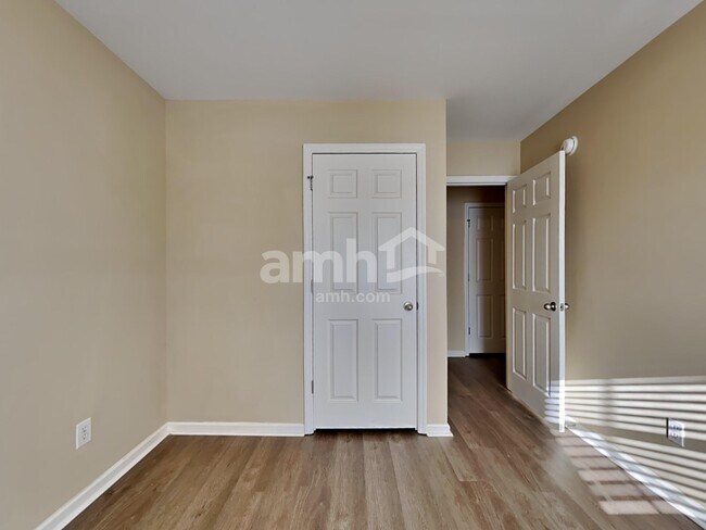 Building Photo - 241 Emerald Isle Dr