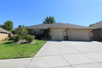 Building Photo - 4 Bed/2 Bath Home in Kennewick