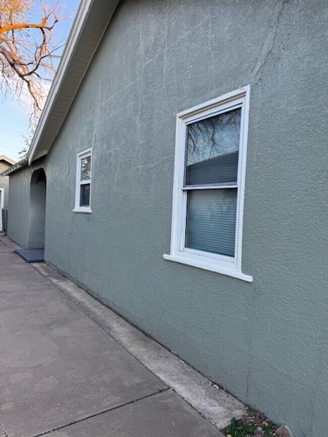 Building Photo - Gables Home