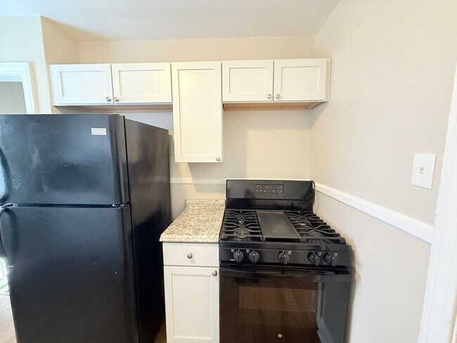Building Photo - Renovated 3-Bedroom Home – We Welcome Sect...