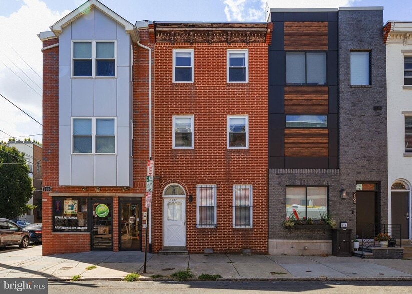 Primary Photo - 2302 Christian St